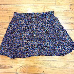 New Look Petite floral skirt, buttons on front, elastic back waistband, 8 petite